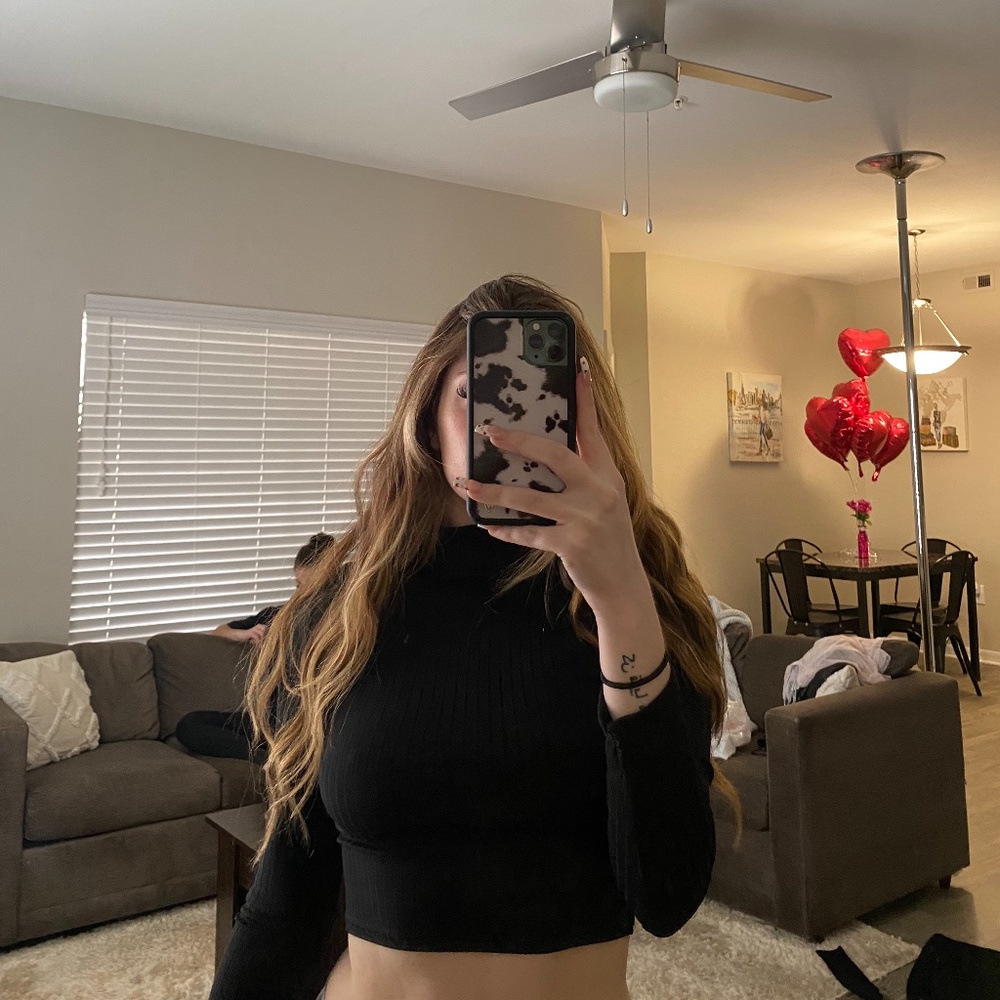 Pretty little thing Black Crop top